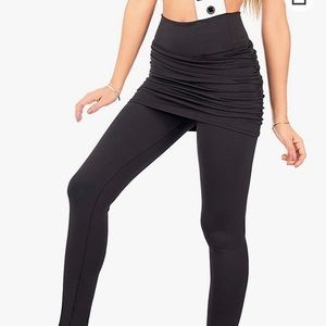 NWOT NEVER WORN Women’s XL Skirted Leggings by Dear Sparkle